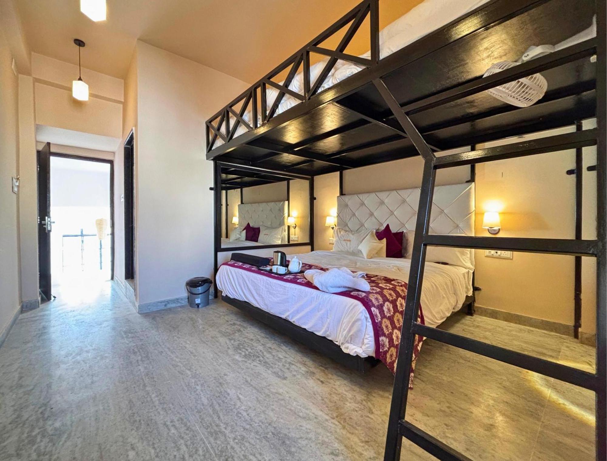 Hotel Nirvana Lakeside ウダイプル エクステリア 写真