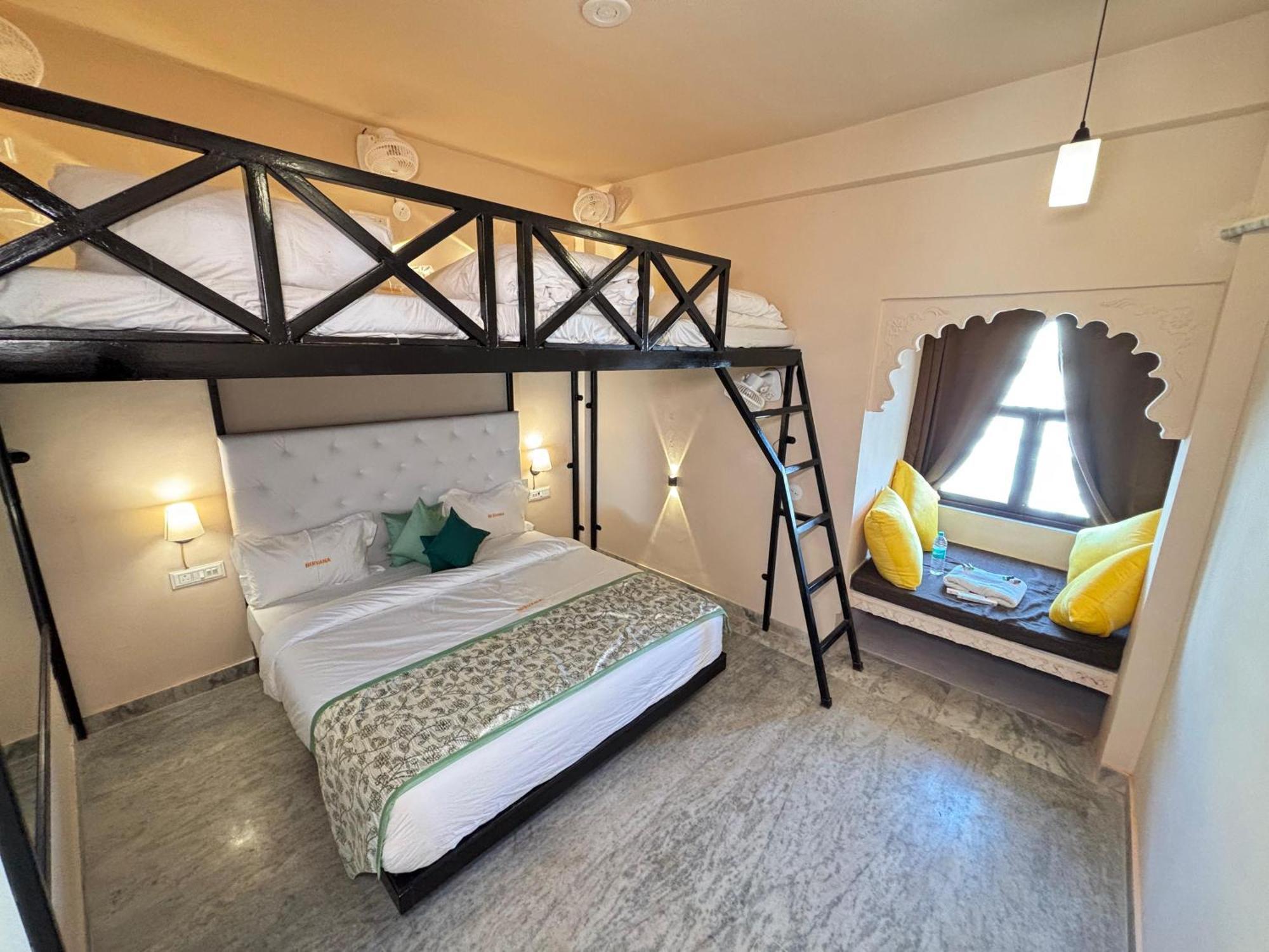 Hotel Nirvana Lakeside ウダイプル エクステリア 写真