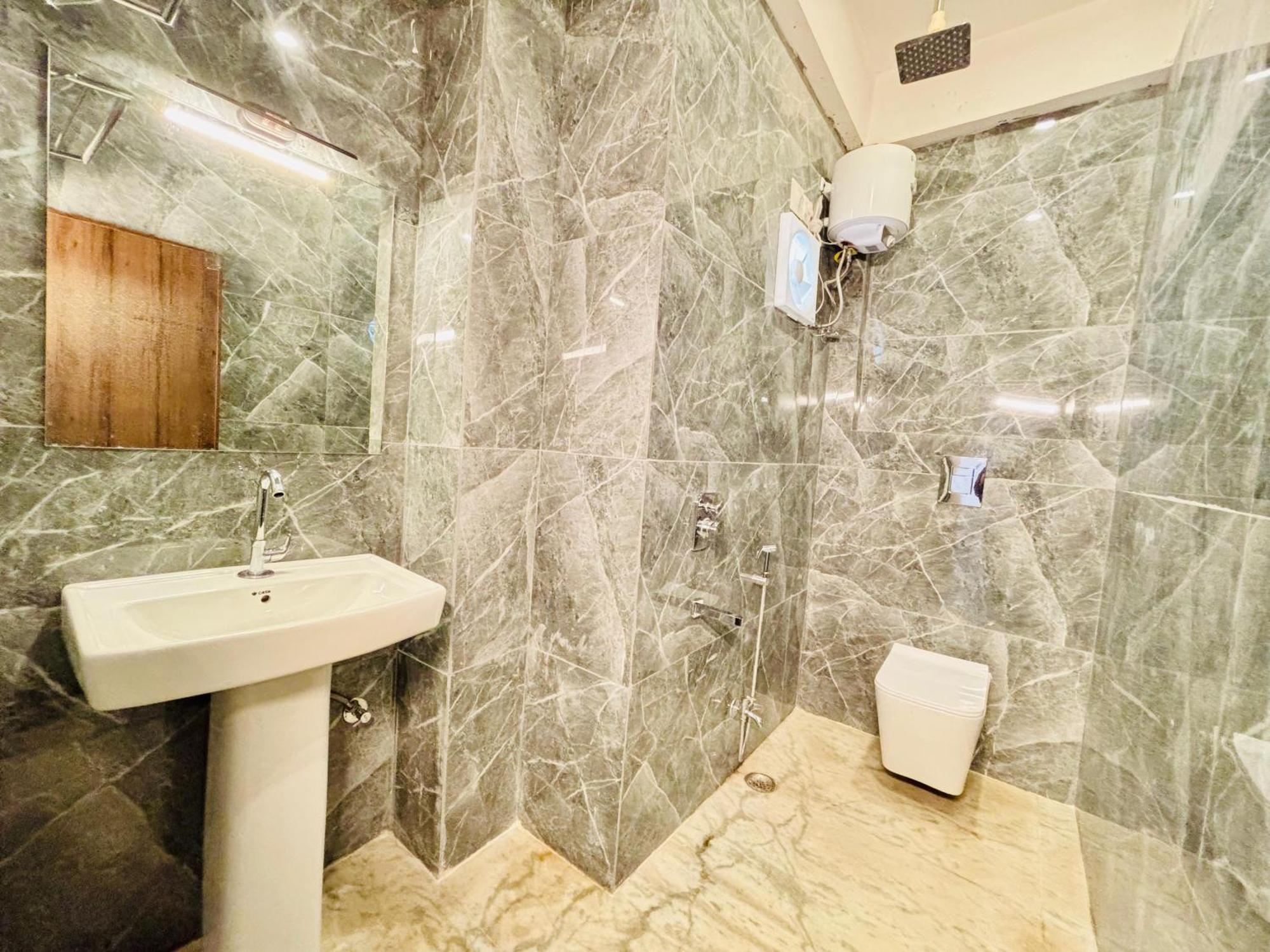 Hotel Nirvana Lakeside ウダイプル エクステリア 写真