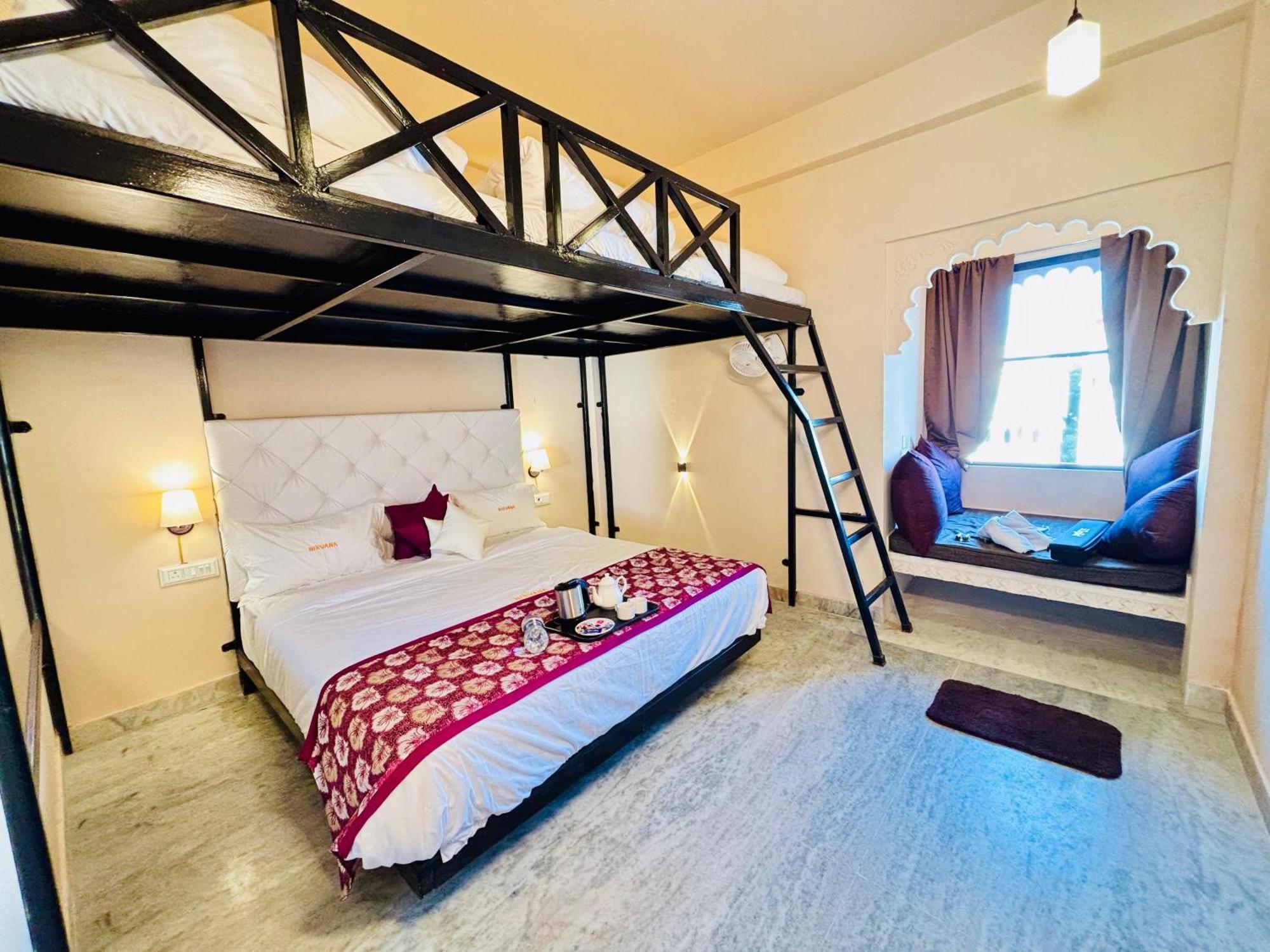 Hotel Nirvana Lakeside ウダイプル エクステリア 写真
