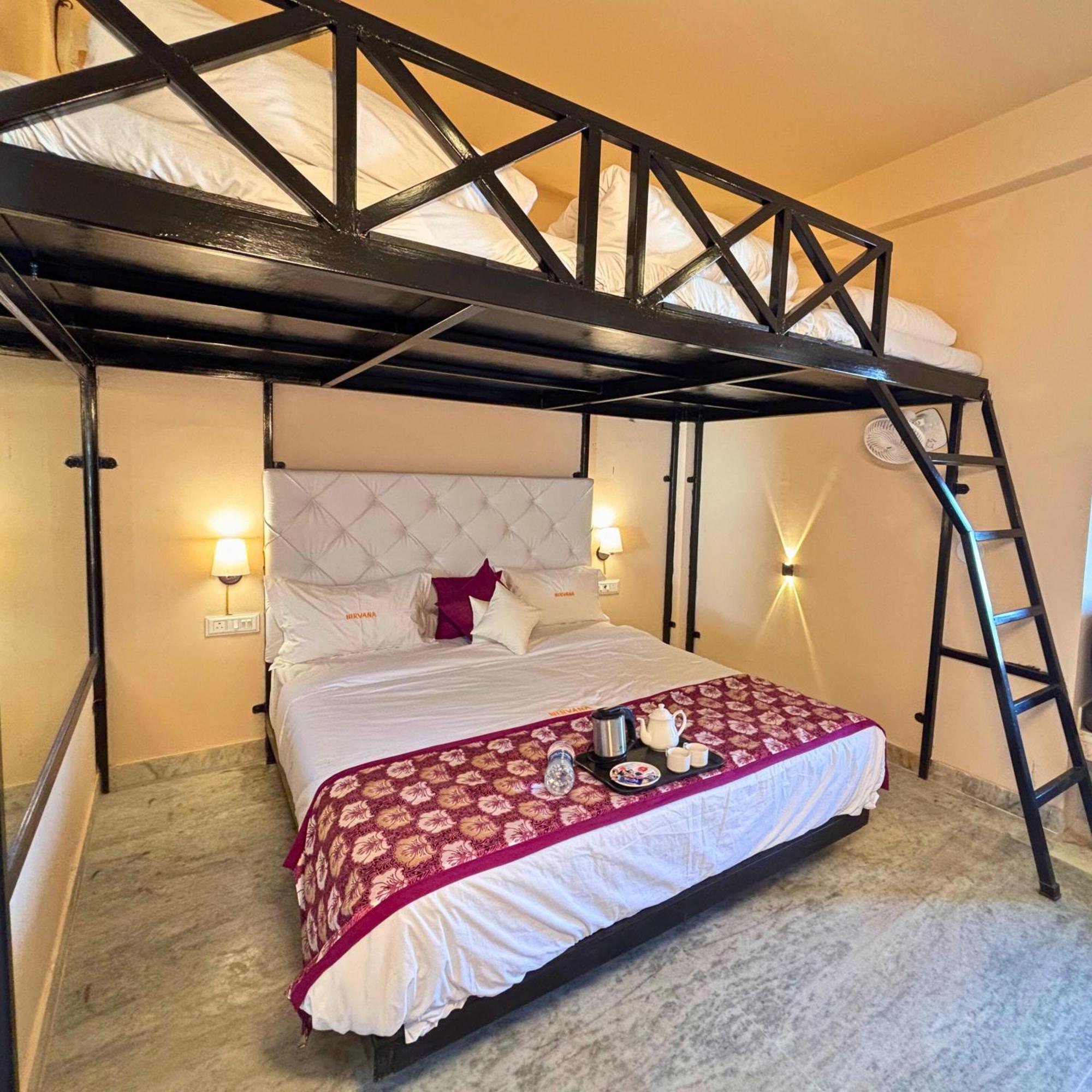 Hotel Nirvana Lakeside ウダイプル エクステリア 写真