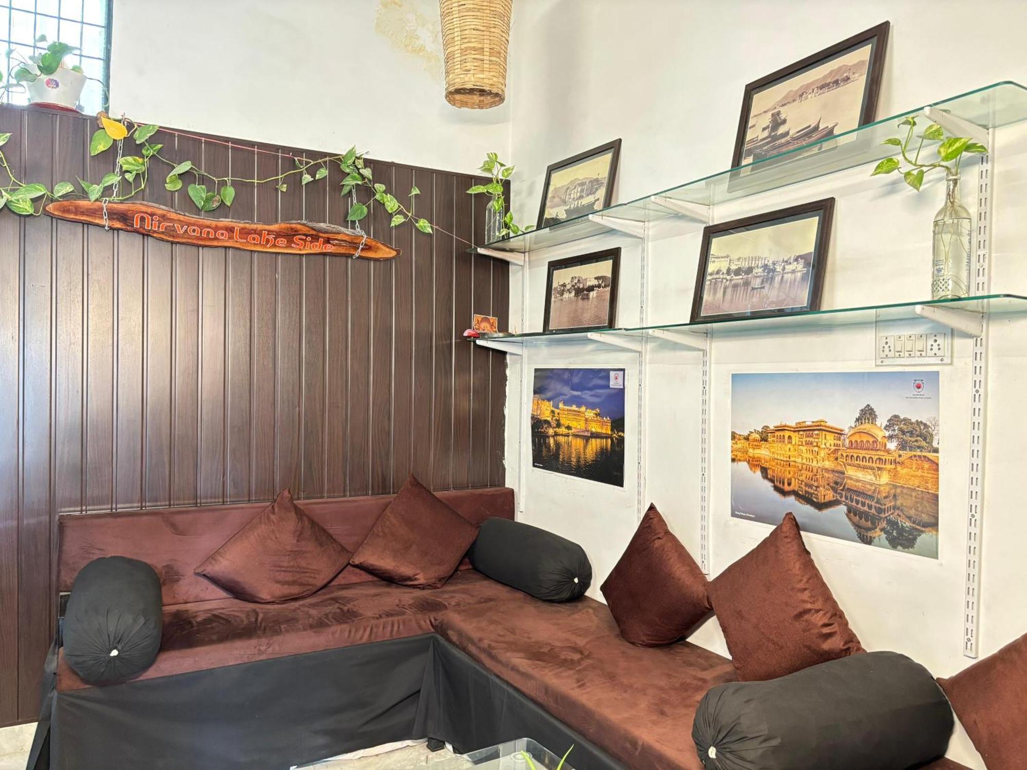 Hotel Nirvana Lakeside ウダイプル エクステリア 写真
